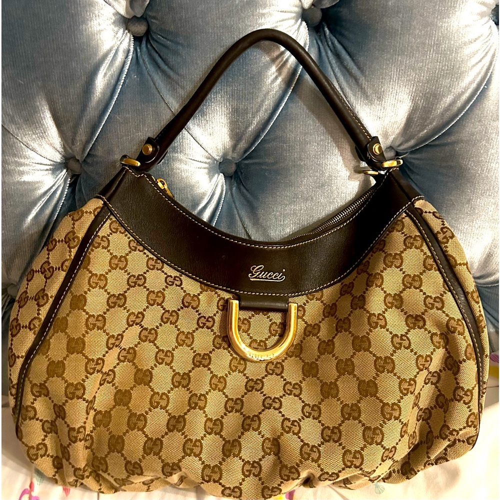 Gucci handbag & wallet in new condition ! Used under 5 times!!!